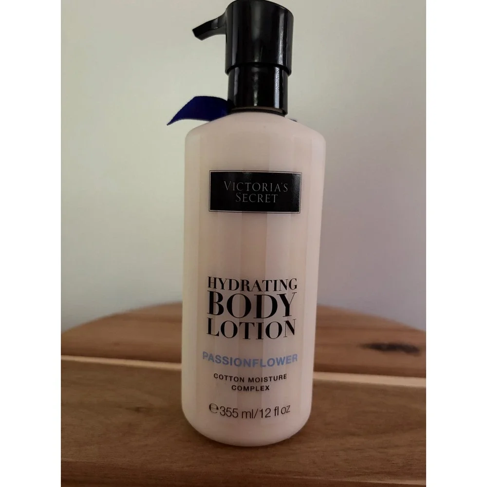 Victoria's Secret 12 fl oz Passionflower Hydrating Body Lotion Cotton Moisture